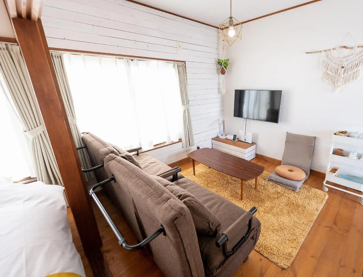 Pine Tree Apartment Kamakura
